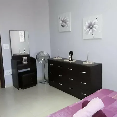Διαμέρισμα Noreen's , Bright Cosy Żabbar